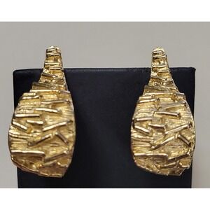 Vintage CASTLECLIFF Textured Gold Tone Signed Clip On Earrings Hoops Dangle 1.5"